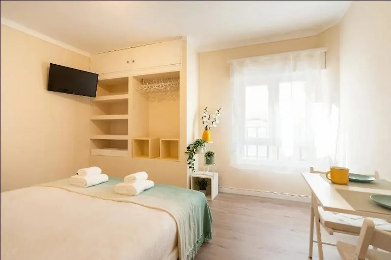 Studios In The Center Of كاسكايس 0*,